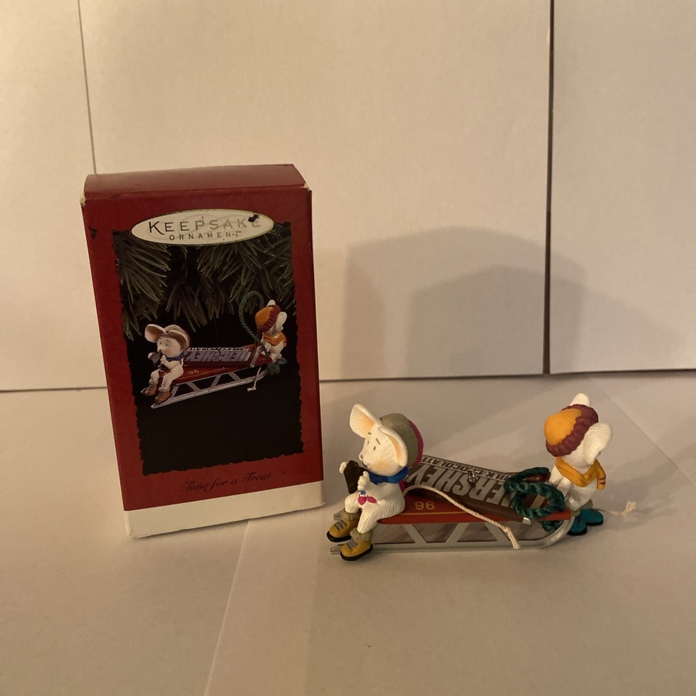 Hallmark Keepsake Ornament 1996 Time For A Treat HERSHEY‎ Vintage